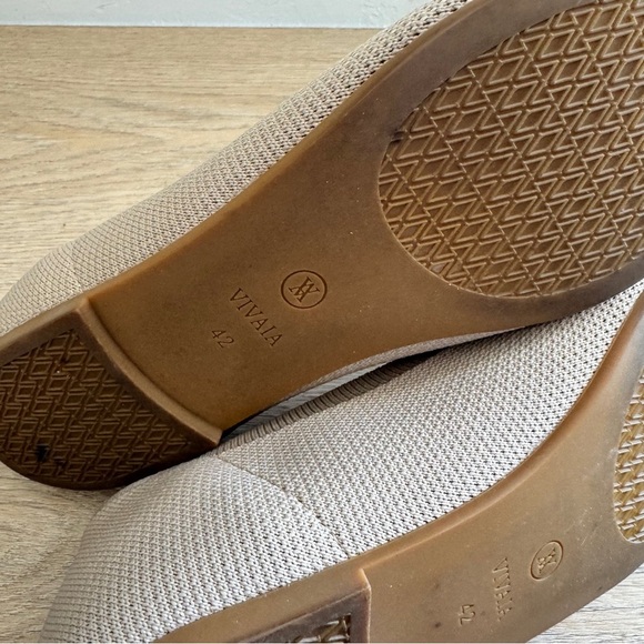 Vivaia Claire Tan Round Toe Shoes - Picture 7 of 7